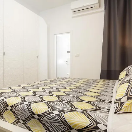 Aspalathos Centar - Center, A Few Minutes' Walking Distance To The Unesco Palace, Parking Lot In Front Of The Split