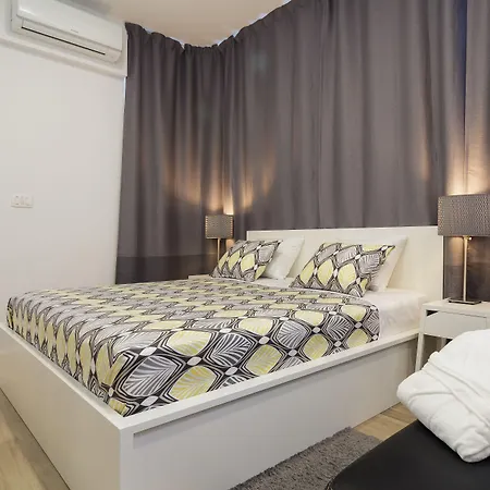 Apartament Aspalathos Centar - Center, A Few Minutes' Walking Distance To The Unesco Palace, Parking Lot In Front Of The Split