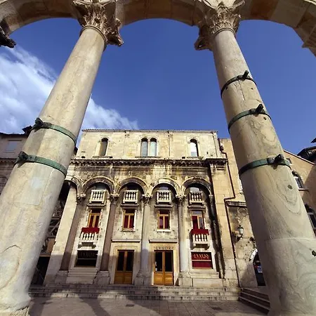 Aspalathos Centar - Center, A Few Minutes' Walking Distance To The Unesco Palace, Parking Lot In Front Of The Split