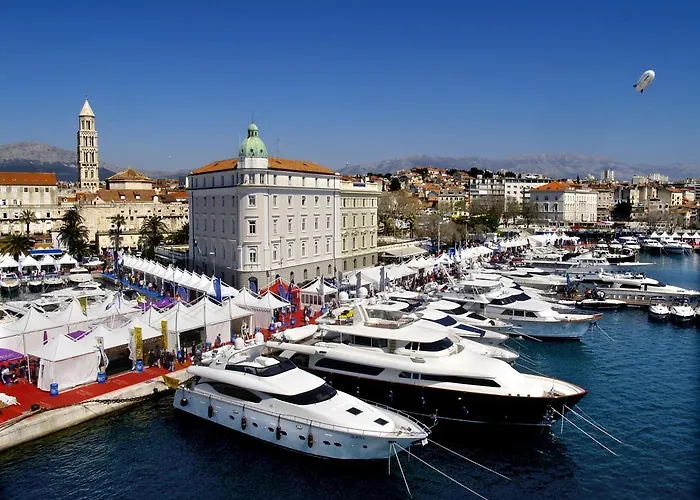 Lägenhet Apartment Aspalathos Centar Holiday Home Split - City Center, A Few Minutes' Walking Distance To The Unesco Palace, Parking Lot In Front Of The Apartment