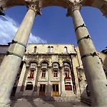 Aspalathos Centar - Center, A Few Minutes' Walking Distance To The Unesco Palace, Parking Lot In Front Of The Split