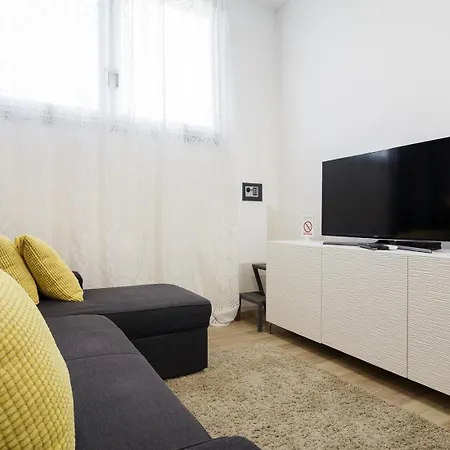 Aspalathos Centar - Center, A Few Minutes' Walking Distance To The Unesco Palace, Parking Lot In Front Of The Split