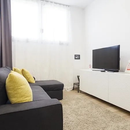 Апартаменти Aspalathos Centar - Center, A Few Minutes' Walking Distance To The Unesco Palace, Parking Lot In Front Of The Спліт