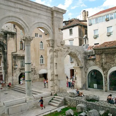 דירה Aspalathos Centar - Center, A Few Minutes' Walking Distance To The Unesco Palace, Parking Lot In Front Of The ספליט