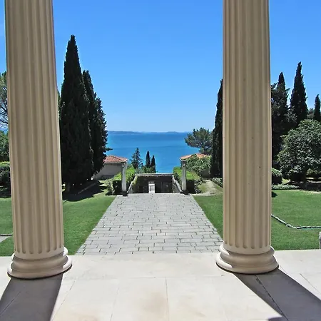 Apartment Aspalathos Centar - Center, A Few Minutes' Walking Distance To The Unesco Palace, Parking Lot In Front Of The *
