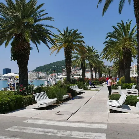 Aspalathos Centar - Center, A Few Minutes' Walking Distance To The Unesco Palace, Parking Lot In Front Of The