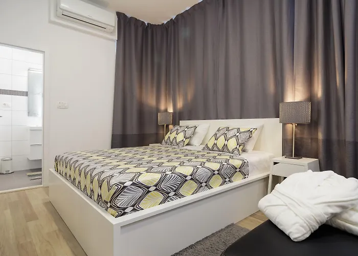 Lägenhet Apartment Aspalathos Centar Holiday Home Split - City Center, A Few Minutes' Walking Distance To The Unesco Palace, Parking Lot In Front Of The Apartment Split