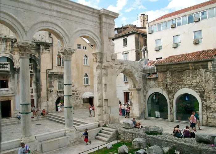 Lägenhet Apartment Aspalathos Centar Holiday Home Split - City Center, A Few Minutes' Walking Distance To The Unesco Palace, Parking Lot In Front Of The Apartment Split