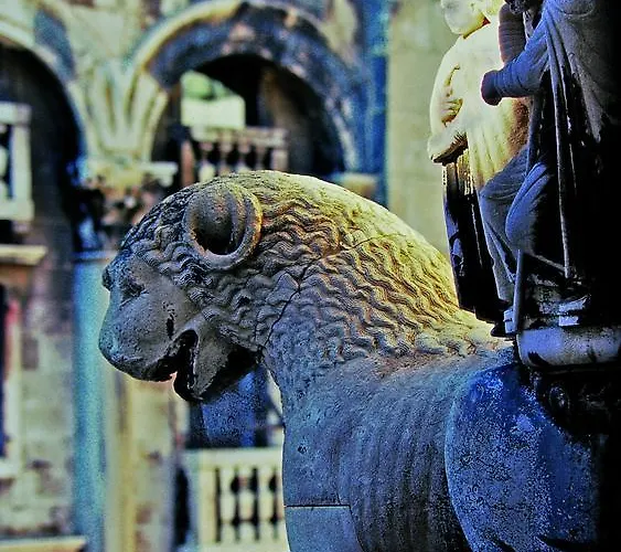 Lägenhet Apartment Aspalathos Centar Holiday Home Split - City Center, A Few Minutes' Walking Distance To The Unesco Palace, Parking Lot In Front Of The Apartment Split