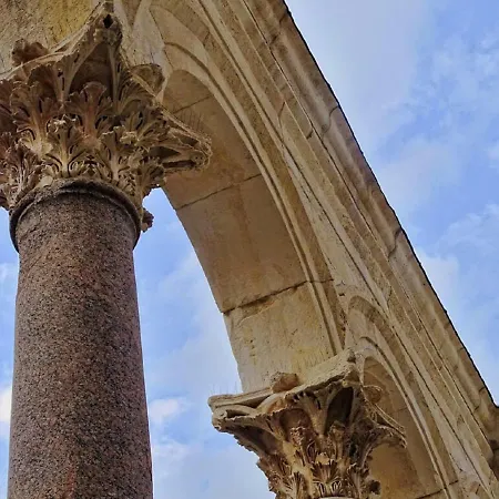 Daire Aspalathos Centar - Center, A Few Minutes' Walking Distance To The Unesco Palace, Parking Lot In Front Of The